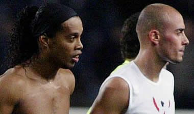 Σόου Ροναλντίνιο με μπάλα και… κοιλιά