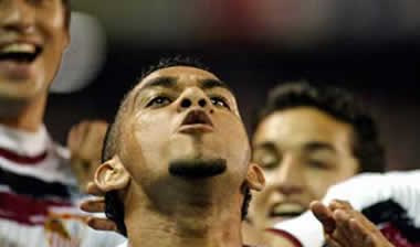 Mένουν προσγειωμένοι στη Σεβίλλη