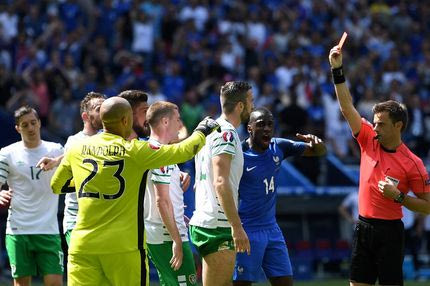 Γιατί η κόκκινη της Ιρλανδίας θα ήταν κίτρινη, εάν η παράβαση ήταν εντός περιοχής