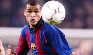 Ο Ριβάλντο σκόρερ του καλύτερου γκολ της Μπαρτσελόνα