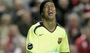 Αμφίβολος ο Ροναλντίνιο για το el clasico