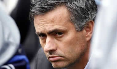 Μουρίνιο: “Απαγορεύονται τα πέναλτι κατά της Μάντσεστερ”