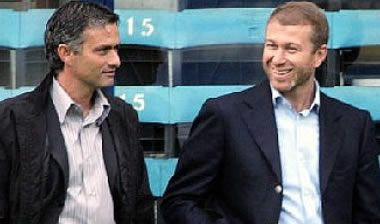 Ο Μουρίνιο αγκαλιάστηκε (!) με τον Αμπράμοβιτς