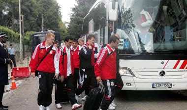 Στην Αθήνα Μίλαν, Λίβερπουλ