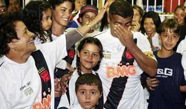 Πέτυχε το χιλιοστό γκολ ο Ρομάριο