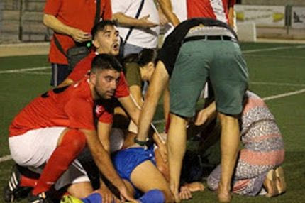 Διαιτητής-ήρωας έσωσε τη ζωή ποδοσφαιριστή!