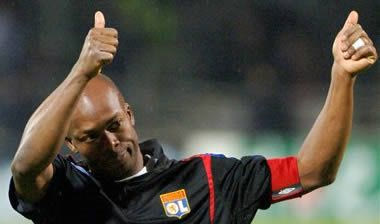 Αγκαλιά με το “διαζύγιο” Λιόν-Βιλτόρ