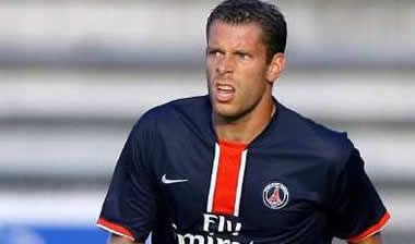 Δεν φεύγει ο Αρμάν από την Παρί