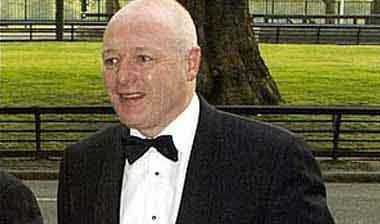 Κένιον: “Στόχος το ισοζύγιο εσόδων-εξόδων”