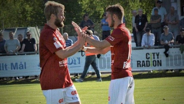 Το high-five πέθανε, ζήτω το eye-five!