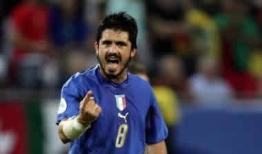 Νέα βέλη Γκατούζο κατά Ντομενέκ