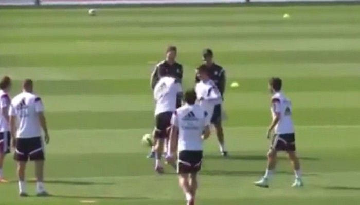 Ο Ρονάλντο δεν αφήνει σε χλωρό κλαρί τον Χάμες (VIDEO)