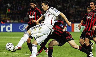 «Φλερτάρει» με Φαν Μπούιτεν η Σέλτικ