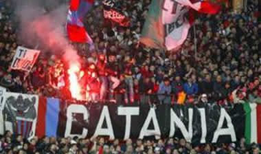 Τρεις οπαδοί της Κατάνια μαχαιρώθηκαν έξω από το “Ολίμπικο”