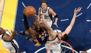 O Fisher ντύθηκε… Bryant και οι Lakers νίκησαν στο Memphis