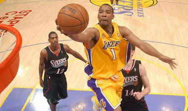 Εκτη σερί νίκη για τους Lakers