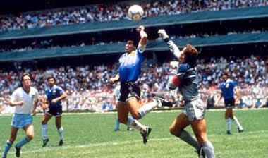 Μαραντόνα: “Συγγνώμη για το Χέρι του Θεού”