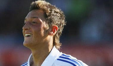 Τον Μεσούτ Οζιλ απέκτησε η Βέρντερ Βρέμης