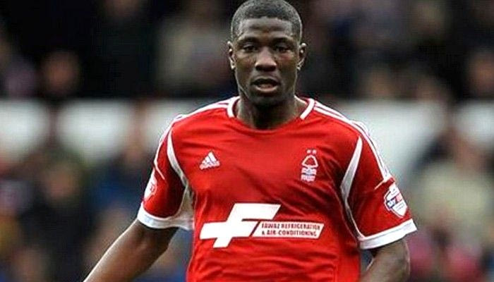 Διαθέτει όλο το μισθό του σε φιλανθρωπίες