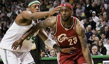 O LeBron το ρεκόρ, οι Celtics τη νίκη