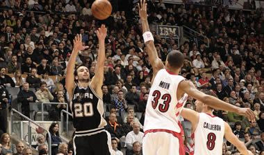 O Ginobili χόρεψε τους Raptors μέσα στο Toronto