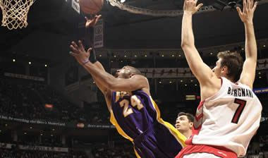 Ελαμψε ο Kobe εν αναμονή του Gasol