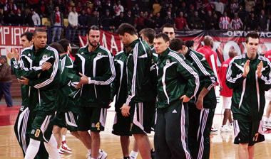 Αιώνιοι: Ο ένας κοιτάει τον Αύγουστο και ο άλλος τους τίτλους