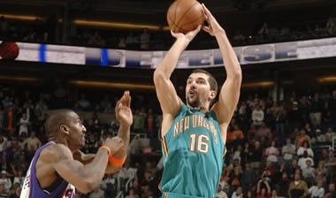 O Peja Stojakovic εκτέλεσε τους Suns στην εκπνοή της 2ης παράτασης