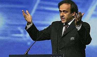 Πλατινί: “Κινούμενο τσίρκο οι αγγλικές ομάδες”