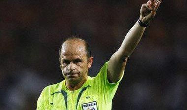 Ο Κόνραντ Πλάουτς στο Ολυμπιακός-Τσέλσι