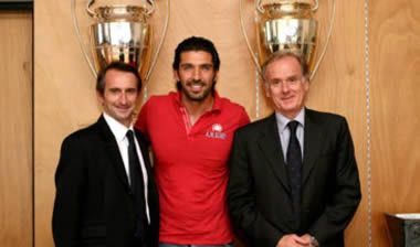 Ανανέωσε ο Μπουφόν