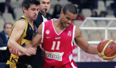 Oλυμπιακός-ΑΕΚ 82-53