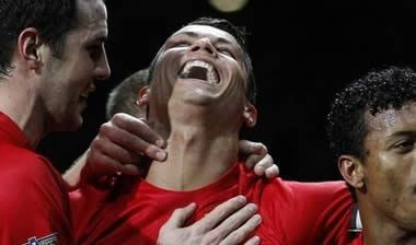 Ανοίγει την “ψαλίδα” η Μάντσεστερ