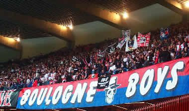 Σε διάλυση συνδέσμων προχωρά η γαλλική κυβέρνηση