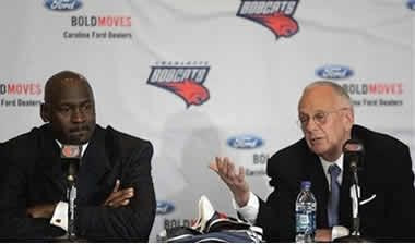 Με φιλοφρονήσεις έγινε η παρουσίαση του Larry Brown