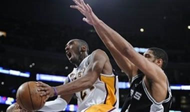 Aγκαλιά με την πρωτιά στη Δύση οι Lakers