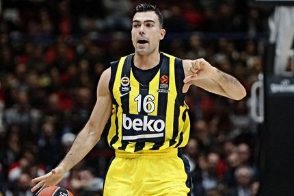 Η Ρεάλ Μαδρίτης επέστρεψε στον Κώστα Σλούκα, αλλά ήταν αργά