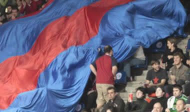 Στο πλευρό της Ταού 2000 οπαδοί