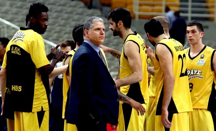 “Στηρίξτε τη Βασίλισσα”