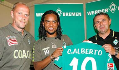 Επιστροφή στη Βραζιλία για Κάρλος Αλμέρτο