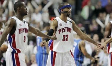 Στον τελικό οι Pistons, νέο προβάδισμα οι Hornets