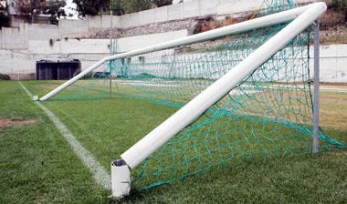 Εκοψαν τα δοκάρια στο γήπεδο της Ηλιούπολης!