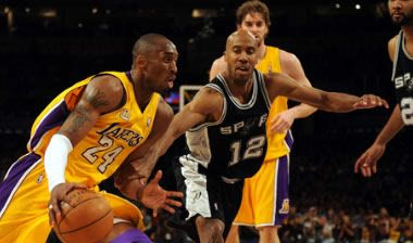 Επίδειξη δύναμης των Lakers επί των Spurs