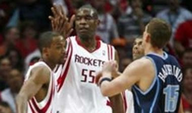 Δεν σκέφτεται να αποχωρήσει ο 42άχρονος, Dikembe Mutombo