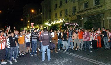 “Ερυθρόλευκοι” πανηγυρισμοί σε όλη την Ελλάδα