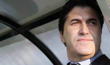 Αντίο από Πεσέιρο, στο βάθος Μπάγεβιτς