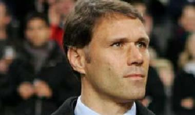 Έναν πήρε, τέσσερις “έκοψε” ο φαν Μπάστεν