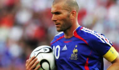 Επιστρέφει στα γήπεδα ο Ζιντάν σε αγώνα επίδειξης