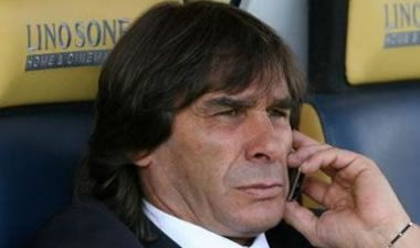 Ανανέωσε ο Κόντι