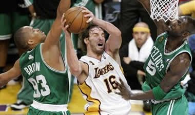 Mείωσαν οι Lakers μετά από θρίλερ